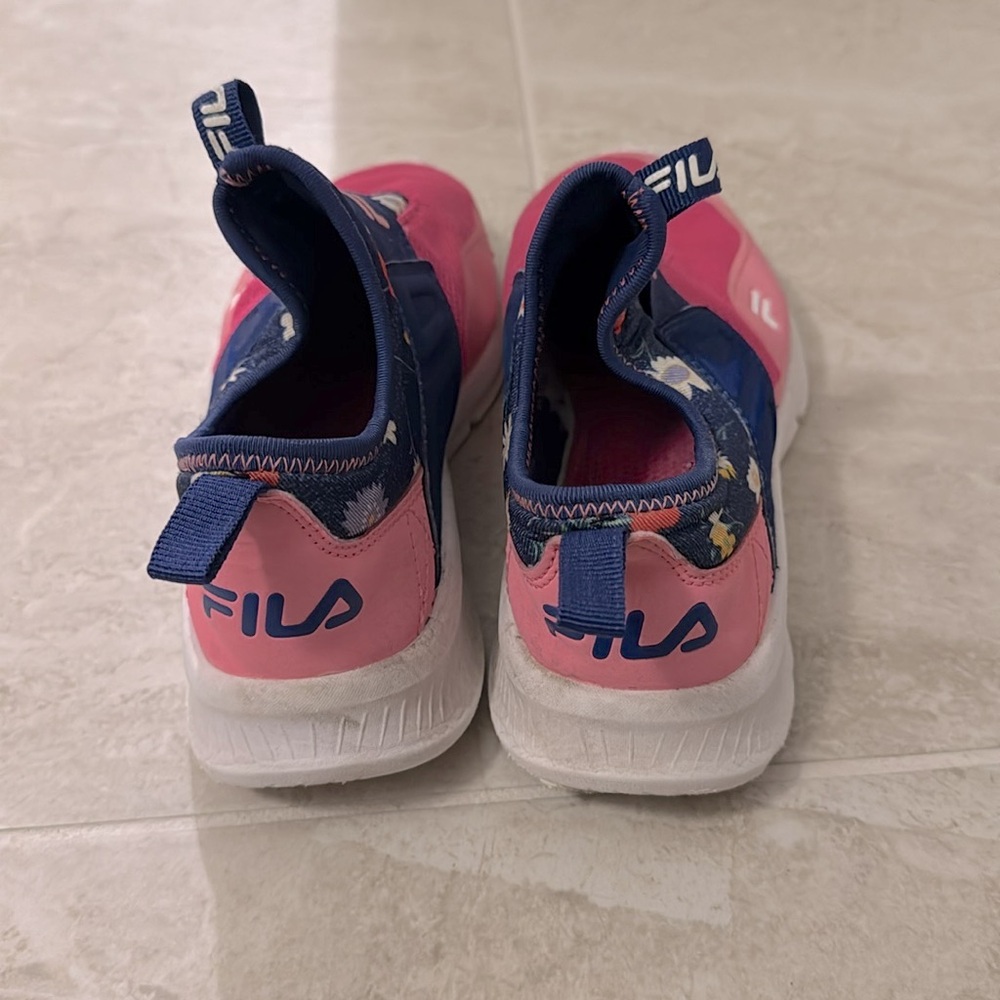 GIRLS FILA Accolade Evo Air Mesh Slip-On Running Sneaker light weight pink